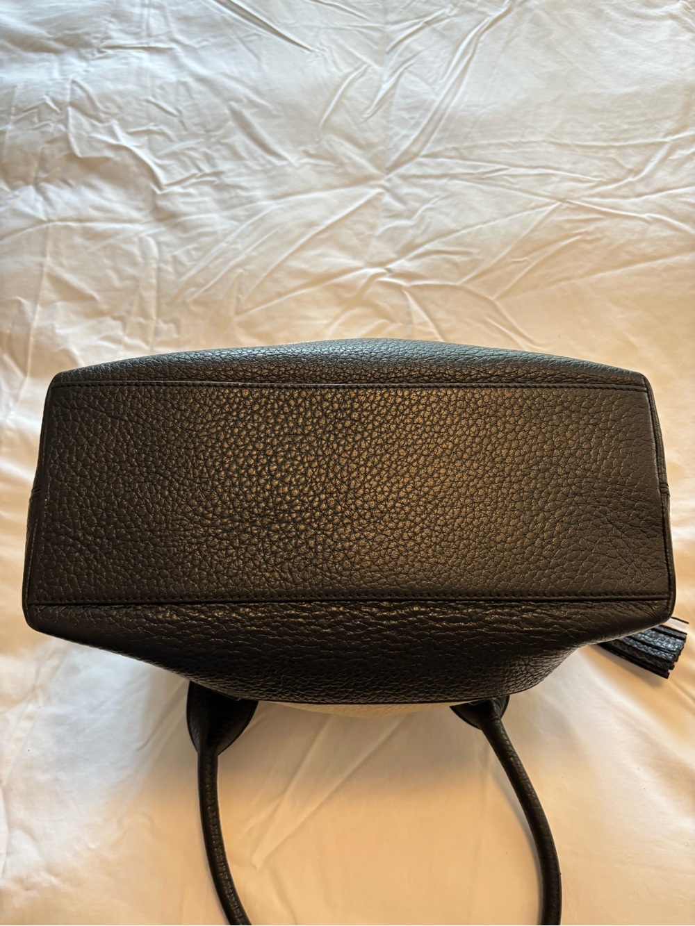 kate spade Two-Tone cream and Black Leather Shoulder Bag signature black tassel - Picture 4 of 14